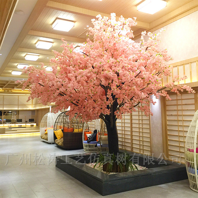 門店內(nèi)裝飾這樣的仿真樹，確是不錯的選擇